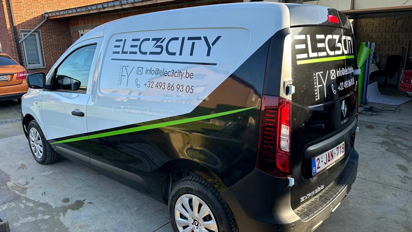 Voertuigbelettering door TST Reclamewerken